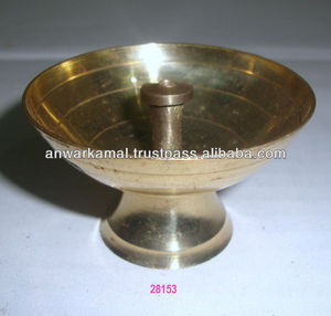 Pooja Jyoti Diya de latón, artículo religioso para Temple y hogar con acabado dorado - Product Image 3