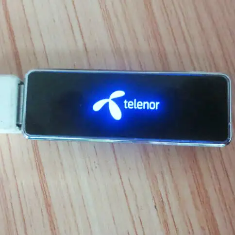 Maßgeschneiderte flash-stick usb mit led licht logo