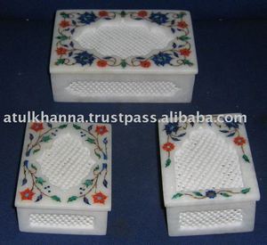 Cajas Decorativas Rectangulares Hechas a Mano con Incrustaciones de Mármol Pulido y Tallado Floral Antiguo para Decoración del Hogar - Product Image 1