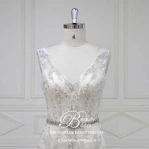 Nouvelle conception décolleté en V broderie diamant perlé <span class=keywords><strong>robe</strong></span> de mariée sirène avec une <span class=keywords><strong>belle</strong></span> ligne de perles brillantes - Product Image 2