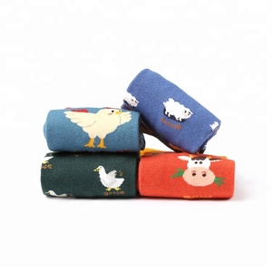 Feliz divertido <span class=keywords><strong>lindo</strong></span> de dibujos animados vaca <span class=keywords><strong>pollo</strong></span> ovejas Impresión de patrón Calcetines de las mujeres - Product Image 2
