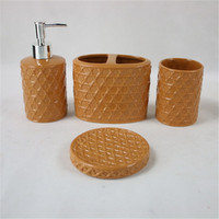 Ensemble de 4 accessoires de salle de bain modernes en céramique écologique : distributeur de savon liquide, porte-lotion en grès, porte-brosse à dents – Prix abordable