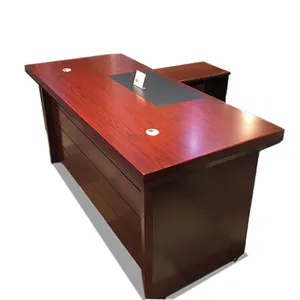 Mesa de oficina moderna para fotos, escritorio ejecutivo, mesa de ordenador y silla de oficina