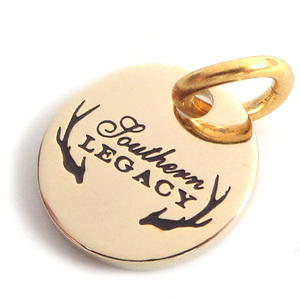 Étiquettes de marque de vêtements rondes en métal gravées sur mesure en laiton, étiquettes en émail personnalisées avec logo pour vêtements - Product Image 4