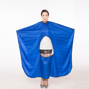 Vinnie100 % pongee polyester usine de gros capes de barbier avec fenêtre cape de barbera avec fenêtre en <span class=keywords><strong>PVC</strong></span> pour fournitures de barbier - Product Image 4