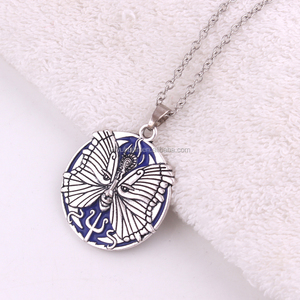 Collana con Ciondolo Dea PSYCHE di Huilin Jewelry, Amuleto SOUL Neptune a Forma di Farfalla - Product Image 2