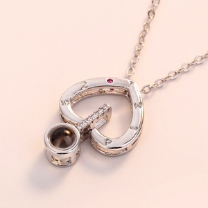 Collana Personalizzata Onemango per Donna con Proiezione 'Ti Amo' in 100 Lingue, Regalo per Fidanzata, Fidanzamento, Matrimonio, Festa, Ortodossa - Product Image 5