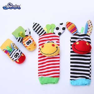 Chine Usine <span class=keywords><strong>de</strong></span> jouets Vente en gros OEM/ODM Conception personnalisée <span class=keywords><strong>Hochet</strong></span> <span class=keywords><strong>de</strong></span> poignet et <span class=keywords><strong>de</strong></span> <span class=keywords><strong>pied</strong></span> <span class=keywords><strong>de</strong></span> bébé en peluche - Product Image 4