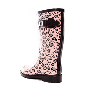 <span class=keywords><strong>Botas</strong></span> <span class=keywords><strong>de</strong></span> lluvia <span class=keywords><strong>de</strong></span> goma con estampado <span class=keywords><strong>de</strong></span> leopardo <span class=keywords><strong>de</strong></span> colores para <span class=keywords><strong>mujer</strong></span>, zapatos <span class=keywords><strong>de</strong></span> <span class=keywords><strong>agua</strong></span> <span class=keywords><strong>de</strong></span> alta calidad, venta al por mayor, nuevo <span class=keywords><strong>diseño</strong></span> - Product Image 3