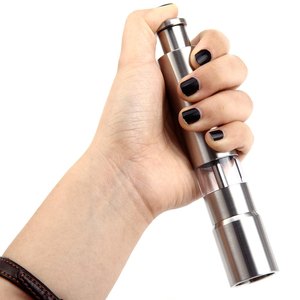 OEM Nouveau et à la mode Pouce Pouce Sel En Acier Inoxydable Moulin À Poivre Sauce Épice <span class=keywords><strong>Muller</strong></span> Grind Support Vente En Gros - Product Image 1