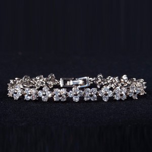 Teemi <span class=keywords><strong>blanc</strong></span> plaqué <span class=keywords><strong>or</strong></span> Four Leaves CZ Flower Connecté femmes Bride Bracelet - Product Image 3