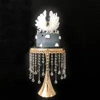 חתונה זהב מתכתי חצוצרת עוגת Riser מרכזי תליית אקריליק קריסטל שרשרות חתונה קינוח עוגת Stand