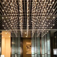 Lustre LED rectangulaire en acier à mailles lumineuses, style moderne et luxueux, pour projet hôtelier, étoile cube, lumière de matrice