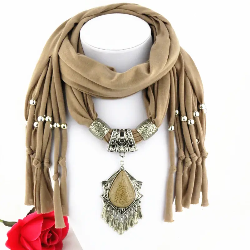 Groothandel sjaal met sieraden bevestigd met goede prijs en gemengde modellen