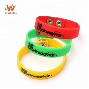 Cá nhân giá rẻ tùy chỉnh in thương hiệu dây đeo cổ tay quà Tặng lưu niệm Silicone Nhẫn trẻ em linh hoạt nút Vòng đeo tay cao su - Product Image 3
