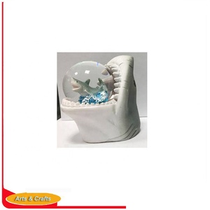 Polyresin köpekbalığı kar topu hediyeler - Product Image 1