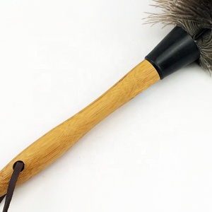 ESD Bán Nóng Giá Rẻ Màu Đen Tự Nhiên Đà Điểu <span class=keywords><strong>Feather</strong></span> <span class=keywords><strong>Duster</strong></span> Với Tay Cầm Tre - Product Image 3