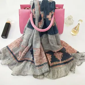2018 nieuwe gedrukt patroon mode vrouwen polyester Sjaal fabriek