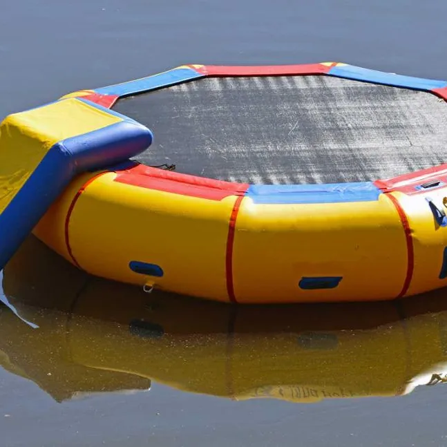 Trampolín inflable de agua para saltar