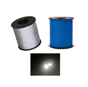 Hi <span class=keywords><strong>viz</strong></span> ด้ายเย็บผ้าอะคริลิคยาว1มม. กว้าง2มม. สีเงินสีเทาอ่อนสะท้อนแสงสองด้านสำหรับถักปลอกคอสุนัข - Product Image 2