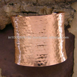 Elegante y elegante brazalete de moda pulido de plata de rodio martillado al por mayor - Product Image 2
