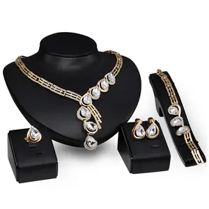 4 Buah Set Perhiasan Fashion Wanita Mewah Saudi 18K Berlapis Emas Dubai Tetesan Air Kristal Pernikahan Pengantin Set Perhiasan