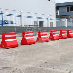 Nuova Barriera Stradale Riempibile d'Acqua 2025, Design Innovativo, Prezzo di Fabbrica, Alta Qualità, Barriera in Plastica per Lavori di Sicurezza Stradale - Product Image 1