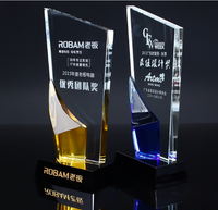 Trophée en cristal de style le plus récent, prix en cristal personnalisés, plaque en cristal fantaisie avec logo gravé