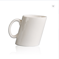 Oblique en céramique tasse