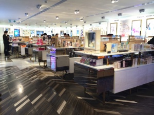 LUX Tienda minorista personalizada Estante de vidrio Pintura Estante cosmético Venta, Vitrina de perfume de alta calidad para boutique - Product Image 6