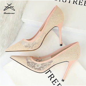 Scarpe da donna in pizzo a fiori poco profondi traspiranti nere da donna <span class=keywords><strong>tacchi</strong></span> alti da donna per scarpe da décolleté da festa - Product Image 5