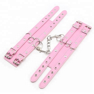 Prix de gros Menottes <span class=keywords><strong>en</strong></span> cuir pour couples BDSM Sexy Bondage Gear Fétiche Menottes de retenue pour l'intimité - Product Image 3