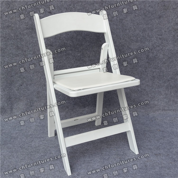 Chaise de fête blanche