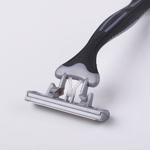 Brésil Arabie Saoudite Venezuela Italie Supermarché Rasoir jetable à triple lame en acier inoxydable de meilleure qualité <span class=keywords><strong>pour</strong></span> hommes - Product Image 5