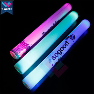 T-Worthy Bastoncini Luminosi in Schiuma LED RGB Ecologici di Alta Qualità, Lampeggianti al Buio per Concerti, Rave, Matrimoni e Feste - Product Image 1