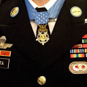 Medalla de Maratón con Logotipo Grabado en 3D, Personalizada con Etiqueta Brillante, Recortada y Plateada, para Regalos de Recuerdo - Product Image 2