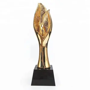 حار بيع الراتنج الجوائز كمال الاجسام الأزياء تذكارية شعار مخصص الذهب الراتنج كريستال كأس زجاجي