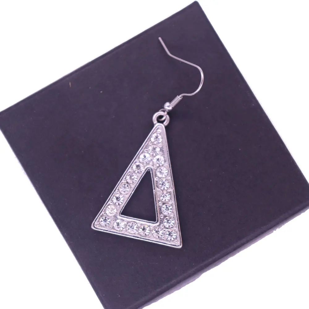 Brincos com pingentes de strass, joias da sociedade de metal com triângulos