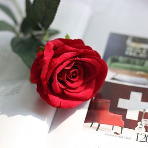 زهور اصطناعية بيضاء مخملية واقعية عالية الجودة ذات ساق طويلة من الفلانيل للمنزل ديكور الزفاف - Product Image 5