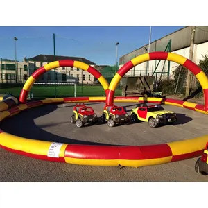 Goedkope outdoor commerciële sport games bumper cars speedway racing track opblaasbare go kart zorb bal race track voor verkoop