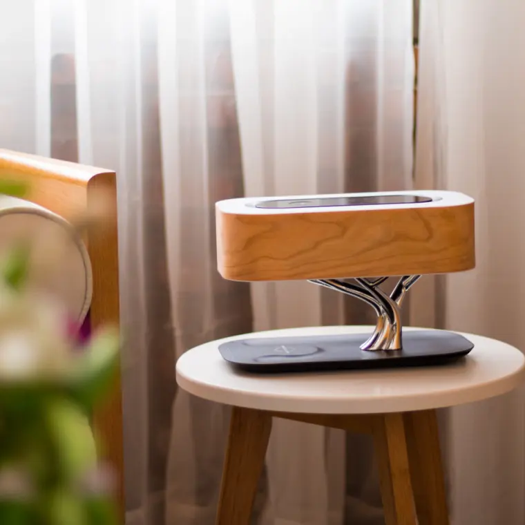 MESUN sıcak satış ağaç masa lambası kablosuz şarj cihazı ve müzik hoparlörü, iyi otel, ev kullanımı