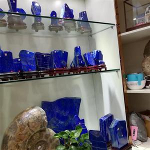 Lastra in piedi di <span class=keywords><strong>lapislazzuli</strong></span> <span class=keywords><strong>blu</strong></span> con pietre semipreziose naturali all'ingrosso per la decorazione - Product Image 4