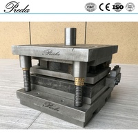 Moule d'angle TDF pour le formage par pressage des coins de conduits TDF