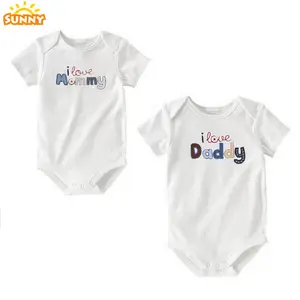 Nova Chegada Eu Amo O Papai Mamãe Bordado Romper Do Bebê Roupas 100% Algodão Mangas Curtas Bodysuit Infantil 2Pcs em um Pacote de Presente