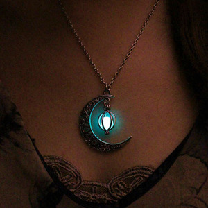 2019 Venta caliente <span class=keywords><strong>de</strong></span> las mujeres encanto brillante collar Luna piedra luminosa collar Halloween <span class=keywords><strong>regalos</strong></span> - Product Image 1