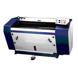Machine à cisailler automatique de 1300 mm pour la peau de lapin, composant moteur principal, exportée vers l'<span class=keywords><strong>Europe</strong></span> - Product Image 1