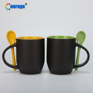 Valor de cerámica de 11oz de cambio de color de la magia de la taza de café con la cuchara - Product Image 4