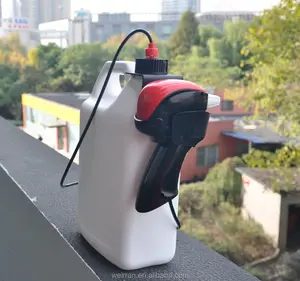 Kleine Handheld Trigger Water Sproeier Membraanpomp Met Aa Batterijen-Verstelbare Nozzle