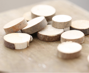 Tranches et cercles de <span class=keywords><strong>bois</strong></span> de pin naturel non fini, écorces d'arbre, disques de <span class=keywords><strong>bois</strong></span> pour l'artisanat DIY, décorations de mariage, décorations de fête, maisons de poupées, enseignes murales - Product Image 4