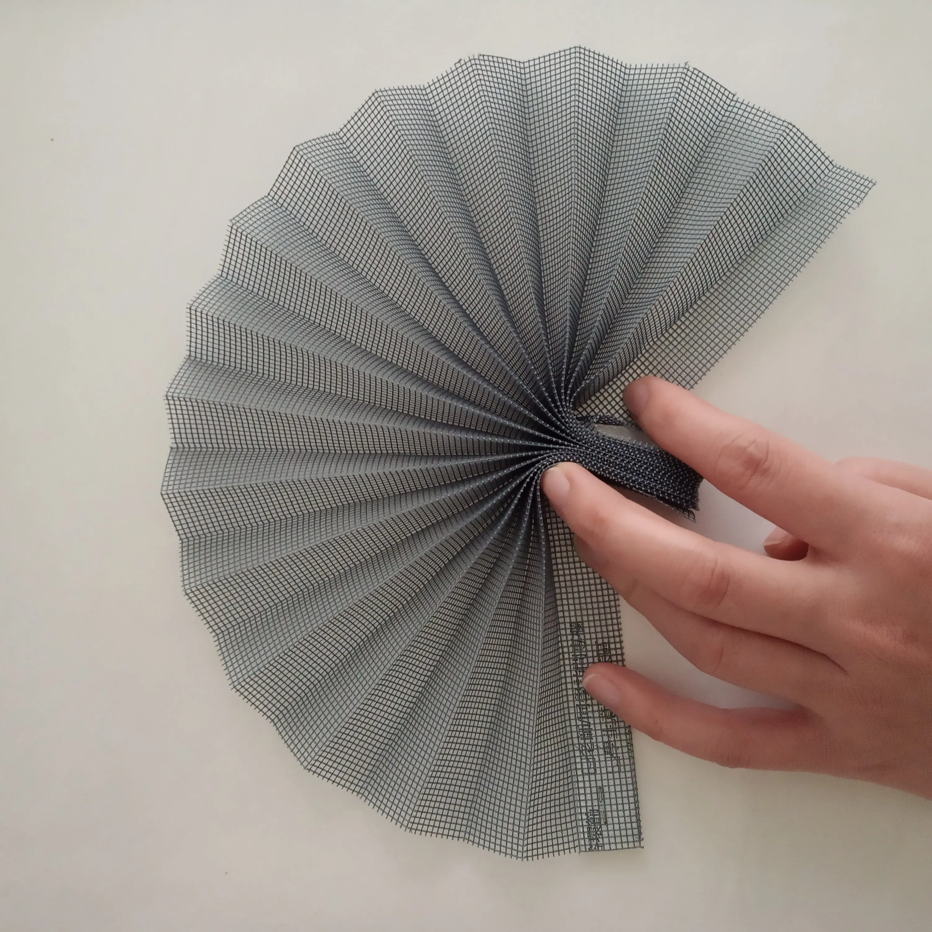 Trung Quốc Nhà Sản Xuất Cung Cấp Grey Có Thể Thu Vào Polyester Pleated Fly Màn Hình Lưới Cho Cửa Sổ Và Cửa